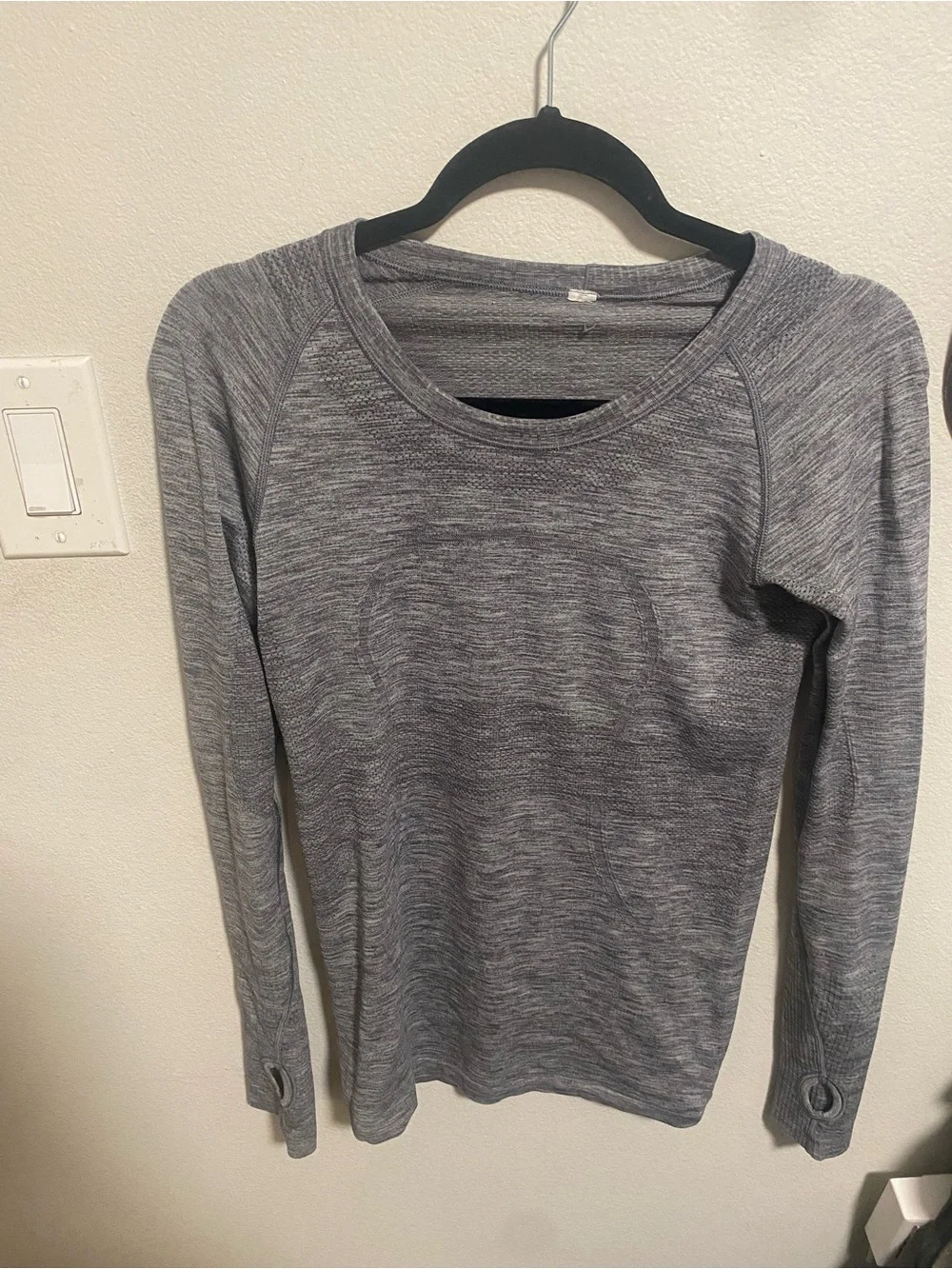Lululemon Heather Gray Long-Sleeve Crewneck Top